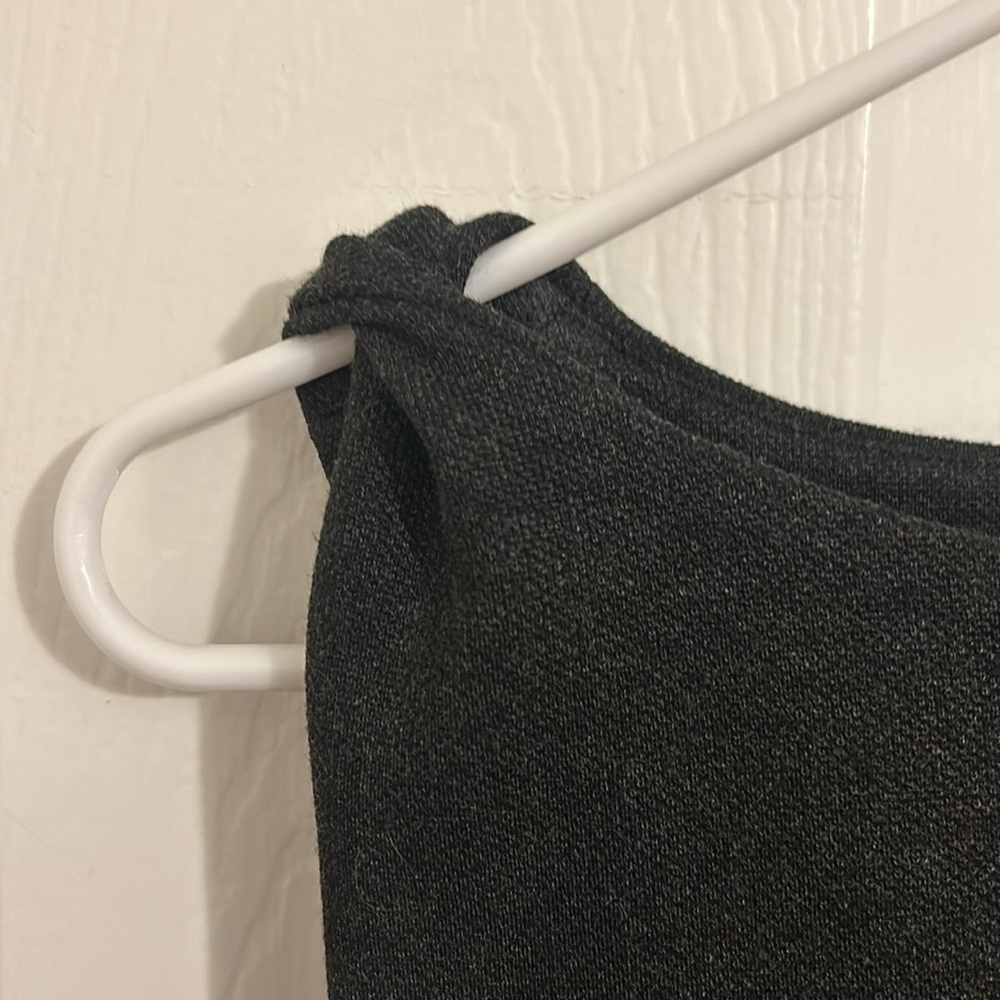 MM Lafleur The Lydia Twisted Strap Ponte Sheath
Dress in Charcoal Grey Size 6 - Picture 6 of 13